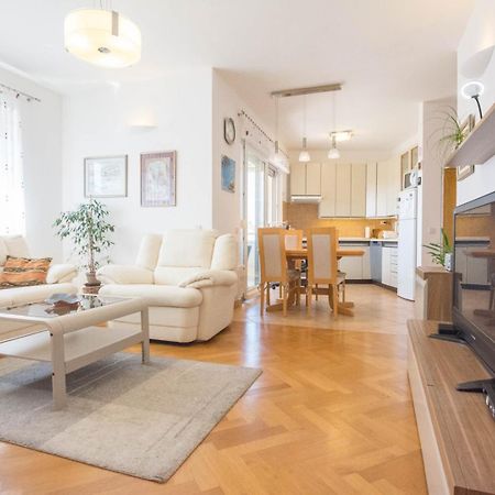 Spacious Apartment On A Great Location -Apartment Kuhta บีโอกราดนาโมรู ภายนอก รูปภาพ