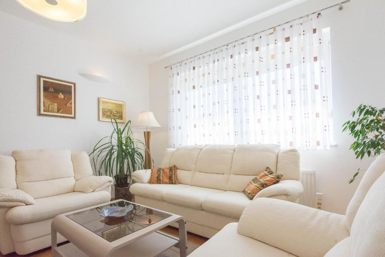 Spacious Apartment On A Great Location -Apartment Kuhta บีโอกราดนาโมรู ภายนอก รูปภาพ