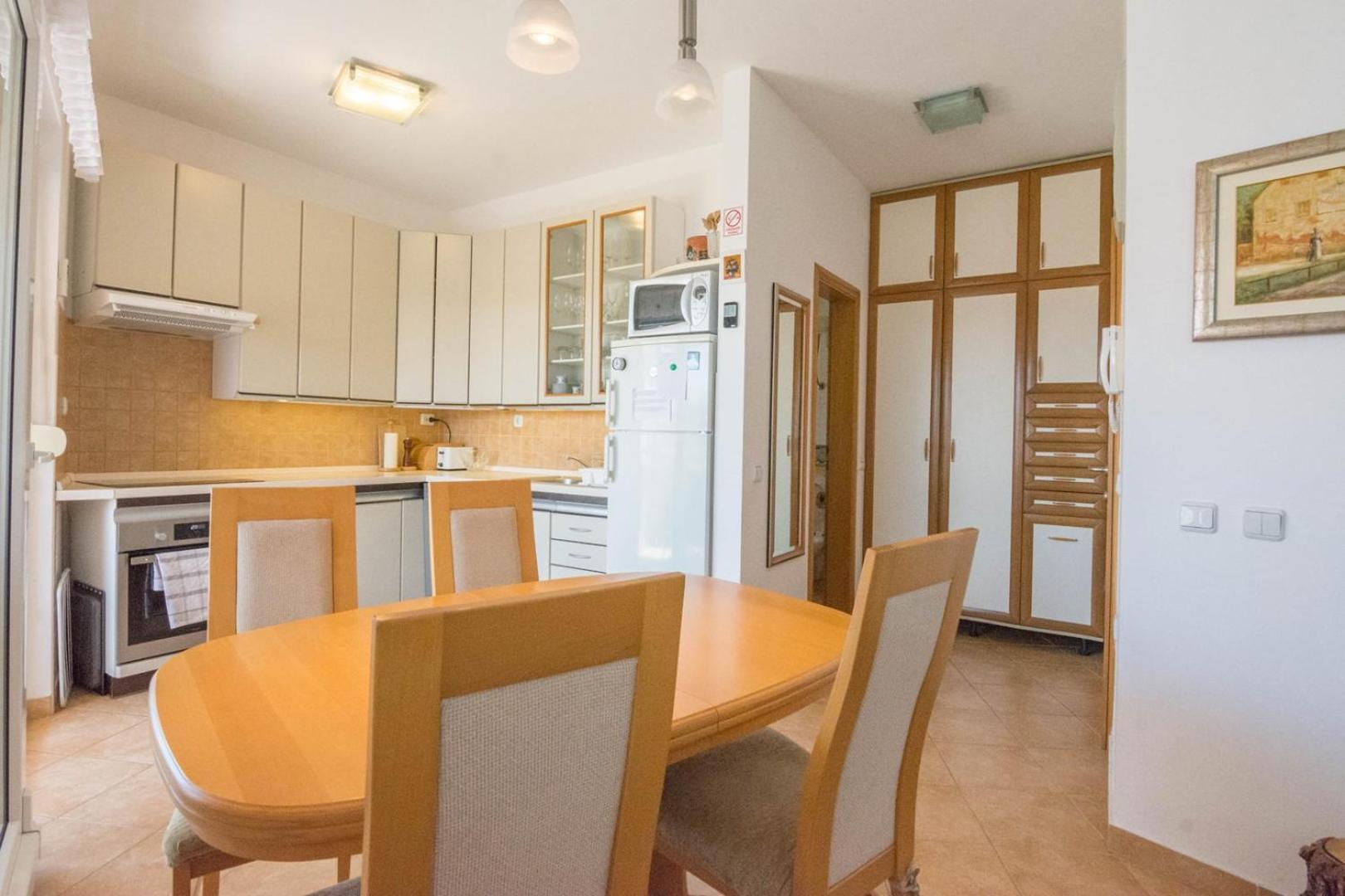 Spacious Apartment On A Great Location -Apartment Kuhta บีโอกราดนาโมรู ภายนอก รูปภาพ
