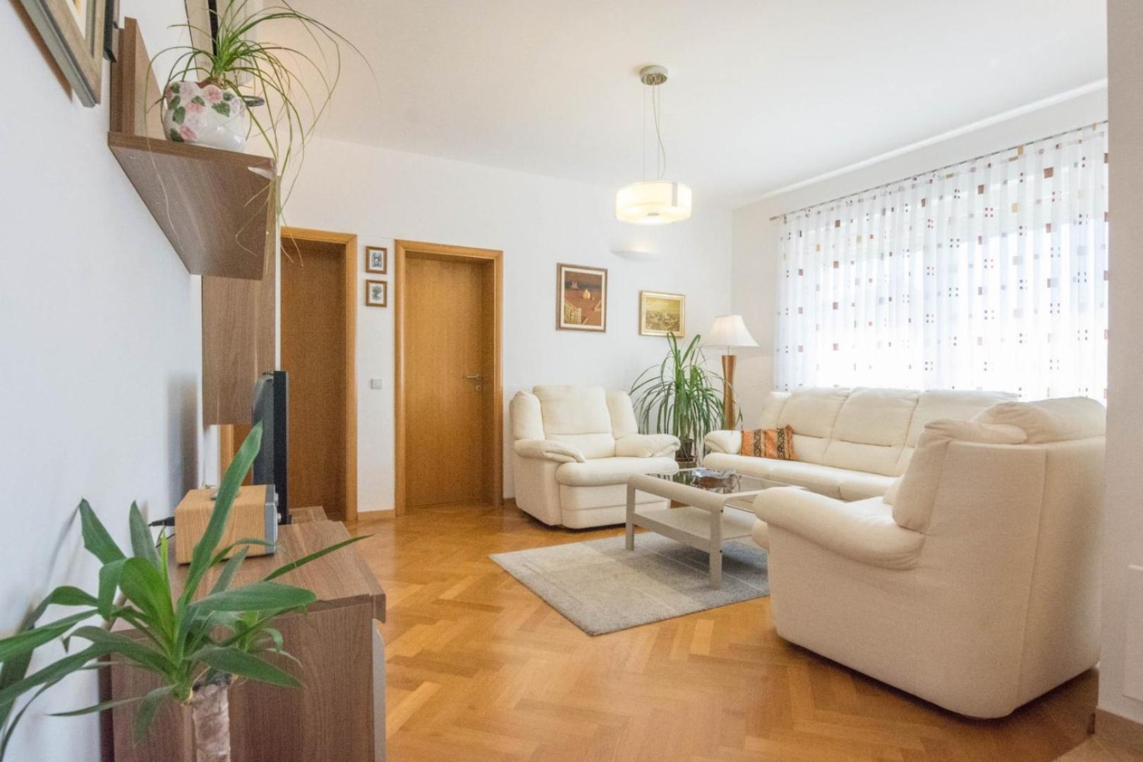 Spacious Apartment On A Great Location -Apartment Kuhta บีโอกราดนาโมรู ภายนอก รูปภาพ