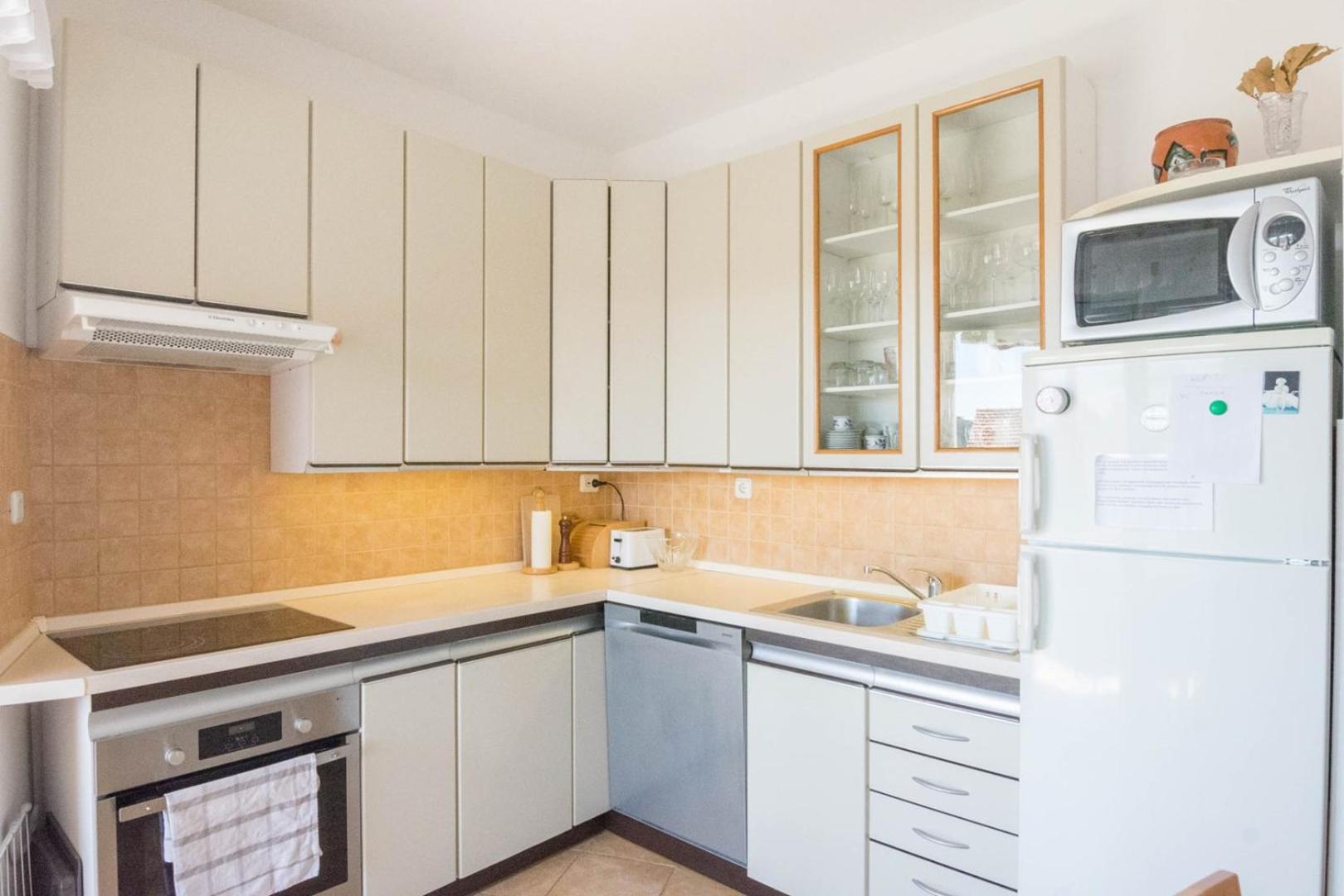 Spacious Apartment On A Great Location -Apartment Kuhta บีโอกราดนาโมรู ภายนอก รูปภาพ